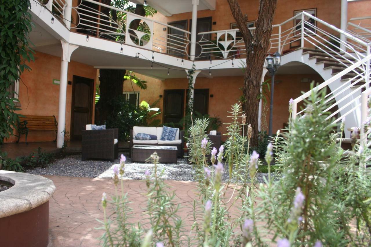 Hotel Ciudad Vieja Guatemala City Exterior photo